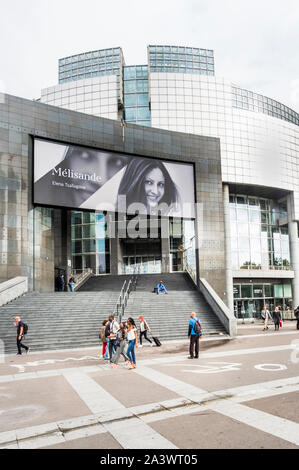 Scène de rue en face de l'opéra bastille Banque D'Images