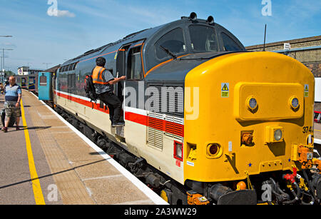 La gare de Great Yarmouth dans le Norfolk, Royaume-Uni. Dans la plate-forme est une locomotive diesel BR 37 de la classe qui a été utilisé sur les trains de Norwich jusqu'en 2019. Banque D'Images