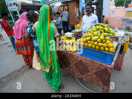 Fruits frais dans la région de légumes du marché, du Rajasthan, Bundi, Inde Banque D'Images