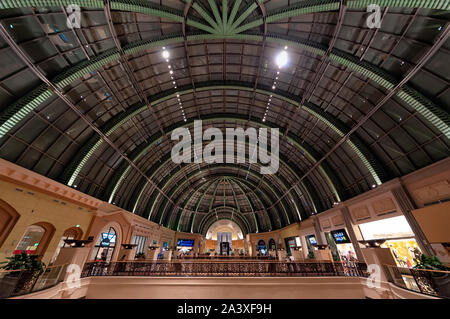 Dubaï, Émirats arabes unis - janvier 08, 2012 : Avis de la structure du toit du centre commercial Mall of the Emirates. Ce centre commercial a été ouvert en 2005 et dispose de plus de 630 retail Banque D'Images