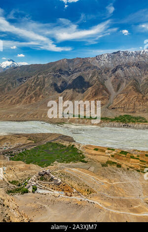 Vue aérienne de la vallée de Spiti et Key gompa en Himalaya Banque D'Images