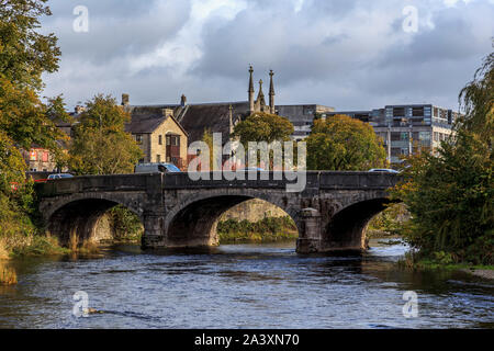 Miller,Kent Bridge River, le centre-ville de Kendal, parc national de lake District, Cumbria, England, UK go Banque D'Images