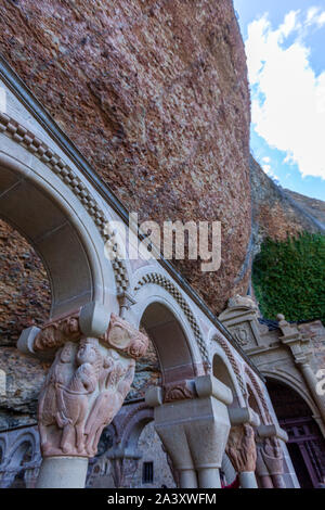 Romane cloître avec des scènes bibliques capitales, Monastère Royal de San Juan de la Peña, Real Monasterio de San Juan de la Peña, Espagne Banque D'Images