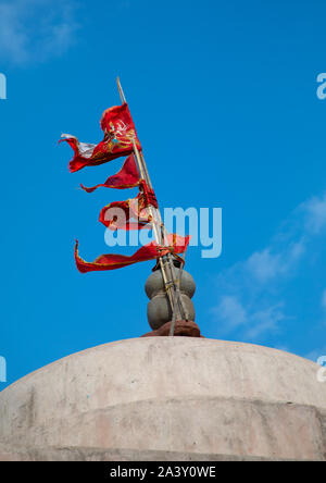 Drapeau sur Harshat Mata temple, Rajasthan, Inde, Abhaneri Banque D'Images