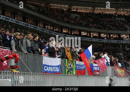 La Russie fans dans les peuplements au cours de l'UEFA Euro 2020, qualification groupe I match au stade Luzhniki de Moscou. Banque D'Images