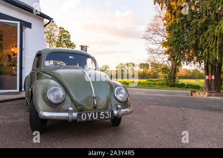 Claqué abaissé light green classic 1960 Volkswagen Beetle Banque D'Images