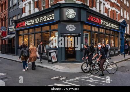 PizzaExpress Jazz Club - l'original Pizza Express restaurant et sous-sol Jazz sur Dean Street dans le quartier londonien de Soho. @PizzaExpress Jazz Banque D'Images