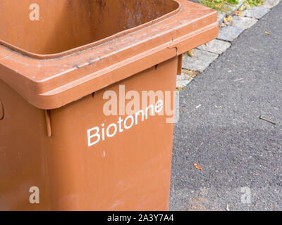 Brown bio bin Banque D'Images