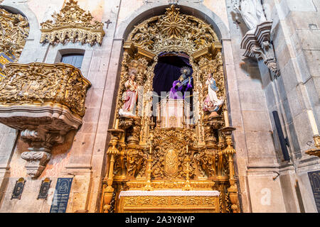 Porto, Portugal - 15 juillet 2019 : Chaire de Senhor dos Passos à l'intérieur de l'église de la Vénérable Troisième Ordre de Nossa Senhora do Carmo (Igreja do Carmo, Banque D'Images