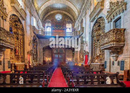 Porto, Portugal - 15 juillet 2019 : l'intérieur de l'église de la Vénérable Troisième Ordre de Nossa Senhora do Carmo (Igreja do Carmo, XVIII siècle) Banque D'Images