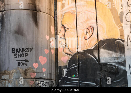 Représentant le Président des États-Unis, Graffiti, Donald Trump sur la barrière de Palestiniens à Bethléem. La Palestine Banque D'Images