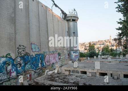 Barrière de Cisjordanie Israël ou un mur vu de l'obstacle palestiniens à Bethléem. La Palestine Banque D'Images