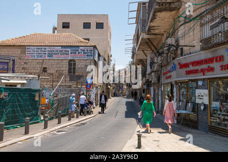 Mea Shearim ou de Mea She'arim Street view l'un des plus anciens quartiers juifs ultra-orthodoxes à Jérusalem. Banque D'Images