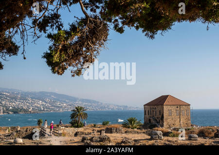 Vue générale, à droite de l'époque ottomane, maison, site archéologique de Byblos, Liban Banque D'Images