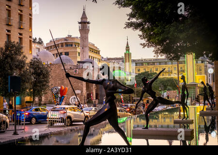 L 'warriors' sculptures by Antonio Signorini, dans le jardin Samir Kassir ou carrés, en arrière-plan Waygand street, Downtown, Beyrouth, Liban Banque D'Images