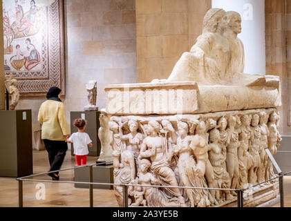 Sarcophage en marbre de Tyr illustrant la légende de progressif Achilleus 2e ch. A.D. Beirut National Museum. Beyrouth. Le Liban. Banque D'Images