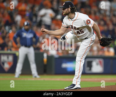 Houston, États-Unis. 10 Oct, 2019. Le lanceur partant des Houston Astros Gerrit Cole se jette contre les Rays de Tampa Bay au cours de l'ALDS cinq jeux au Minute Maid Park de Houston, Texas, le 10 octobre 2019. La série gagnant prendra sur New York Yankee dans l'American League Championship Series. Photo par Trask Smith/UPI UPI : Crédit/Alamy Live News Banque D'Images