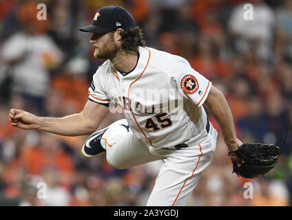 Houston, États-Unis. 10 Oct, 2019. Le lanceur partant des Houston Astros Gerrit Cole se jette contre les Rays de Tampa Bay au cours de l'ALDS cinq jeux au Minute Maid Park de Houston, Texas, le 10 octobre 2019. La série gagnant prendra sur New York Yankee dans l'American League Championship Series. Photo par Trask Smith/UPI UPI : Crédit/Alamy Live News Banque D'Images