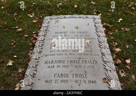 Bennington, Vermont - Octobre 1st, 2019 : tombe du poète Robert Frost à Bennington Center cimetière sur une froide journée d'automne Banque D'Images