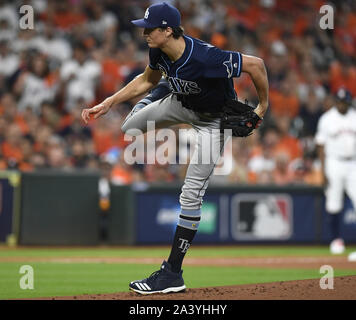 Houston, États-Unis. 10 Oct, 2019. Rays de Tampa Bay le lanceur partant Tyler Glasnow se jette dans la première manche au cours de l'ALDS cinq jeux au Minute Maid Park de Houston, Texas, le 10 octobre 2019. La série gagnant prendra sur New York Yankee dans l'American League Championship Series. Photo par Trask Smith/UPI UPI : Crédit/Alamy Live News Banque D'Images