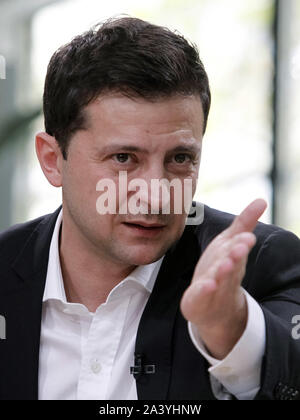 Kiev, Ukraine. 10 Oct, 2019. Le Président ukrainien Volodymyr ZELENSKY parle aux médias lors d'une presse-marathon à Kiev, Ukraine, le 10 octobre, 2019. Crédit : Serg Glovny/ZUMA/Alamy Fil Live News Banque D'Images