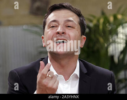 Kiev, Ukraine. 10 Oct, 2019. Le Président ukrainien Volodymyr ZELENSKY parle aux médias lors d'une presse-marathon à Kiev, Ukraine, le 10 octobre, 2019. Crédit : Serg Glovny/ZUMA/Alamy Fil Live News Banque D'Images
