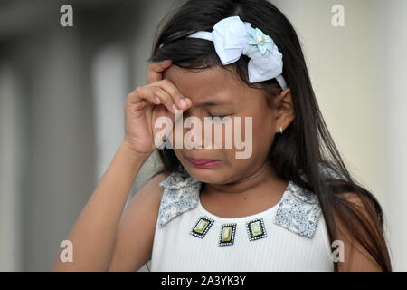 Divers Petite fille pleurer Banque D'Images