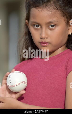 Impassible Jolie Athlète féminine de baseball avec divers Banque D'Images
