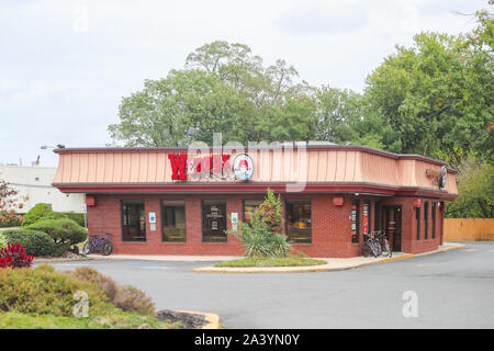 Princeton, New Jersey le 6 octobre 2019:Wendy's fast food restaurant extérieur et signe. Wendy's est le troisième chaîne de restauration rapide hamburger w Banque D'Images