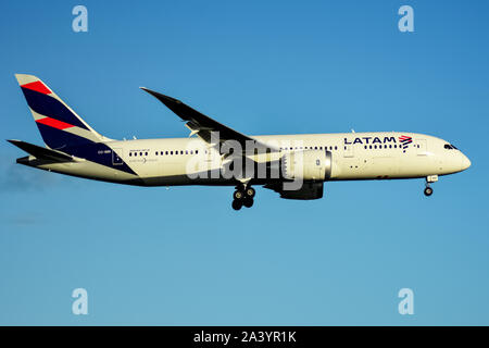 Airways Latam, Boeing 787, à l'atterrissage à l'Aéroport International d'Auckland Banque D'Images