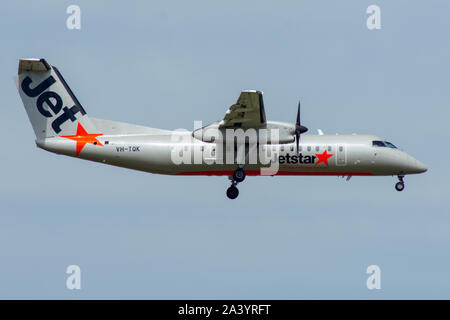 Jetstar, Bombardier Dash 8 Q300, à l'atterrissage à l'Aéroport International d'Auckland Banque D'Images