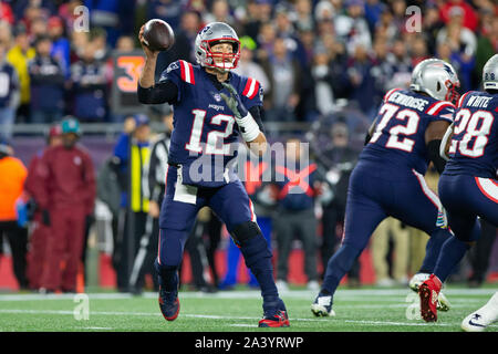 Foxborough, United States. 10 Oct, 2019. New England Patriots quarterback Tom Brady (12) faux une note au premier trimestre contre les Giants de New York au Stade Gillette à Foxborough, Massachusetts le jeudi 10 octobre, 2019. Photo de Matthew Healey/UPI UPI : Crédit/Alamy Live News Banque D'Images