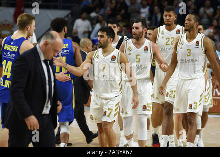 Madrid, Espagne. 10 Oct, 2019. Les joueurs du Real Madrid sont vus après avoir remporté leur match avec le Maccabi en 2019/2020 Turkish Airlines EuroLeague Saison régulière Journée 2 match joué à WiZink au centre de Madrid.(score final ; Real Madrid 86:85 Maccabi Tel Aviv) Credit : SOPA/Alamy Images Limited Live News Banque D'Images