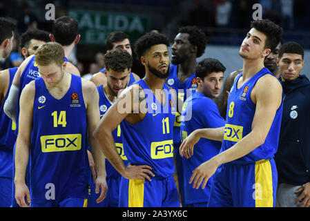 Madrid, Espagne. 10 Oct, 2019. Les joueurs Maccabi sont vus après avoir perdu leur match avec le Real Madrid dans la Turkish Airlines 2019/2020 Saison régulière Ligue Euro Round 2 match joué à WiZink au centre de Madrid.(score final ; Real Madrid 86:85 Maccabi Tel Aviv) Credit : SOPA/Alamy Images Limited Live News Banque D'Images