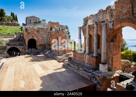 Le grec ancien/amphithéâtre romain de Taormina, Sicile, Italie Banque D'Images