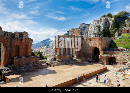 Le grec ancien/amphithéâtre romain de Taormina, Sicile, Italie Banque D'Images