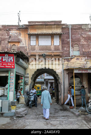 Les piétons dans la rue indienne, Rajasthan, Jodhpur, Inde Banque D'Images