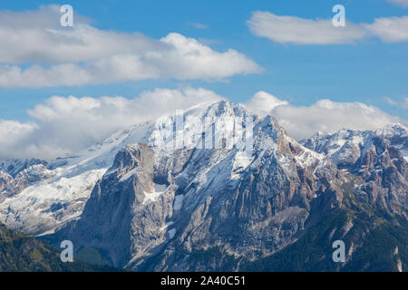 Sommets Marmolada Dolomites italiennes en montagne en été Banque D'Images
