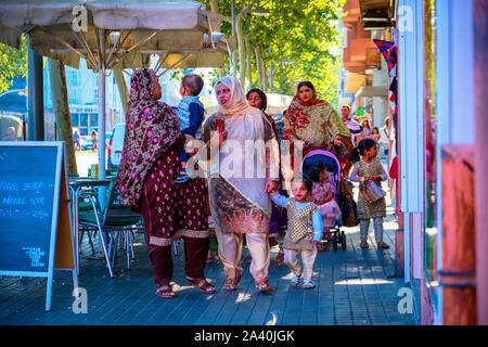 Streetlife de El Raval de Barcelone - Impressions Banque D'Images