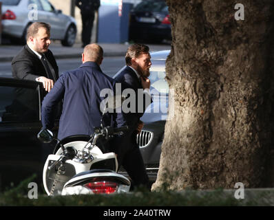 Dublin, Irlande. Oct 11, 2019. Conor McGregor. UFC imagée Fighhter Conor McGregor arrivant à la Cour de Justice Criminelle Centrale à Dublin ce matin dans le cadre d'une prétendue agression à Dublin au début de l'année. La MMA star fait face à un seul accusation de voies de fait à la suite d'un incident à l'arche de marbre pub à Drimnagh le 6 avril. Credit : RollingNews.ie/Alamy Live News Banque D'Images