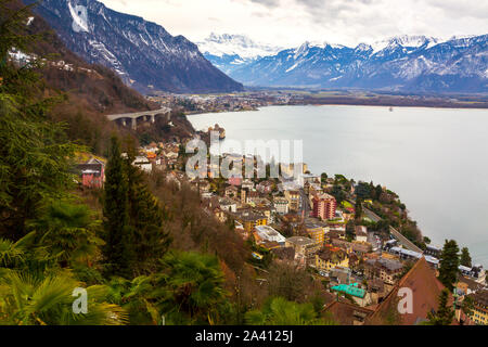 Panorama de la ville de Montreux à l'heure d'hiver, Suisse Banque D'Images