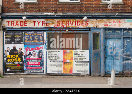 Barricadèrent boutique, Bolton Crescent, London, SE5, Grande-Bretagne Banque D'Images