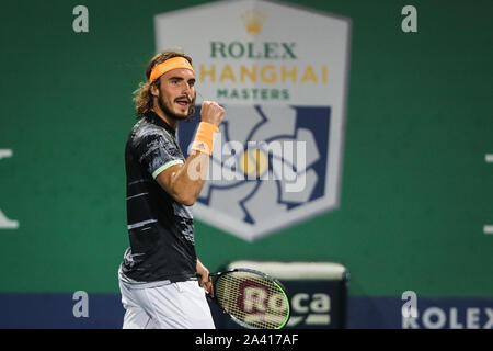 Joueur de tennis professionnel grec Stefanos Tsitsipas est en concurrence avec le joueur de tennis professionnel polonais Hubert Hurkacz au cours de la troisième série de Rolex Masters 2019 de Shanghai, à Shanghai, Chine, 10 octobre 2019. Joueur de tennis professionnel polonais Hubert Hurkacz a été défait par le joueur de tennis professionnel grec Stefanos Tsitsipas avec 1-2 lors de la troisième série de Rolex Masters 2019 de Shanghai, à Shanghai, Chine, 10 octobre 2019. Banque D'Images