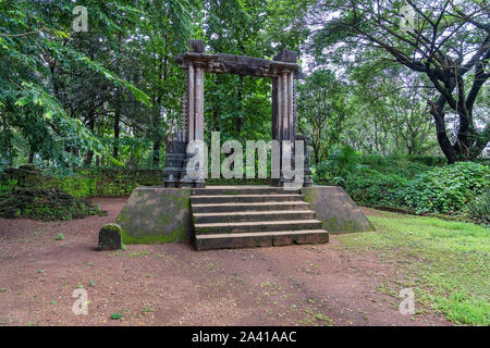 Vieux Goa - Voir à la porte du Palais d'Adil Shah à proximité du parc à Saint Cajetan Church Old Goa, Inde, 08.09.2019 Banque D'Images