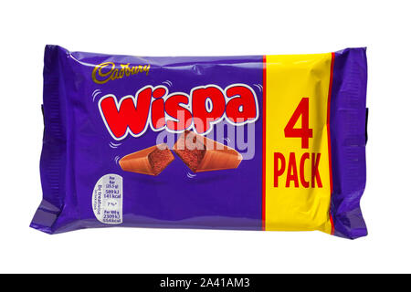 Sachet de chocolat Cadbury Wispa isolé sur fond blanc - lot 4 pack Banque D'Images