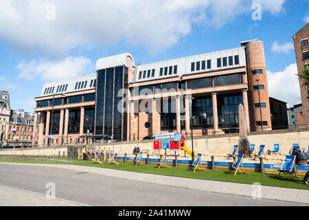 Le palais de justice, un bâtiment moderne sur le quai à Newcastle Upon Tyne, Tyne and Wear, England, UK Banque D'Images
