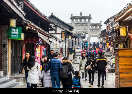 Rue commerçante de la ville antique Qingyan, l'un des meilleurs 4e célèbre vieux villages et envoyés au voyage populaire dans la province de Guizhou, en Chine. L'ancien de Banque D'Images