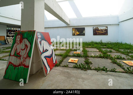 Art en exposition au Centre des arts créatifs de Jockey Club Jccac dans Shek Kip Mei à Kowloon, Hong Kong. Banque D'Images