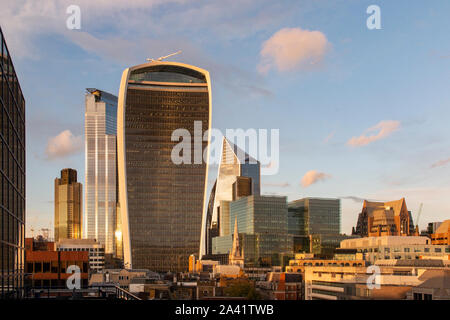 Le célèbre bâtiment talkie walkie (20 Fenchurch Street) dans le quartier financier de Londres Banque D'Images