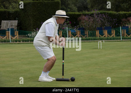 Chris Roberts à Phyllis Cour V Nottingham au National Golf Croquet Finale du Championnat Inter-Club à pension Frickinger, Henley on Thames, Royaume-Uni Banque D'Images